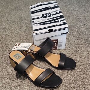 DV by Dolce Vita Black and Tan Women's Sandals